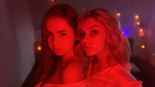 EvaAndTessa's Sex ChatRoom