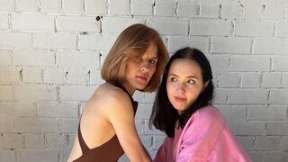SilverAndLilly's Sex ChatRoom